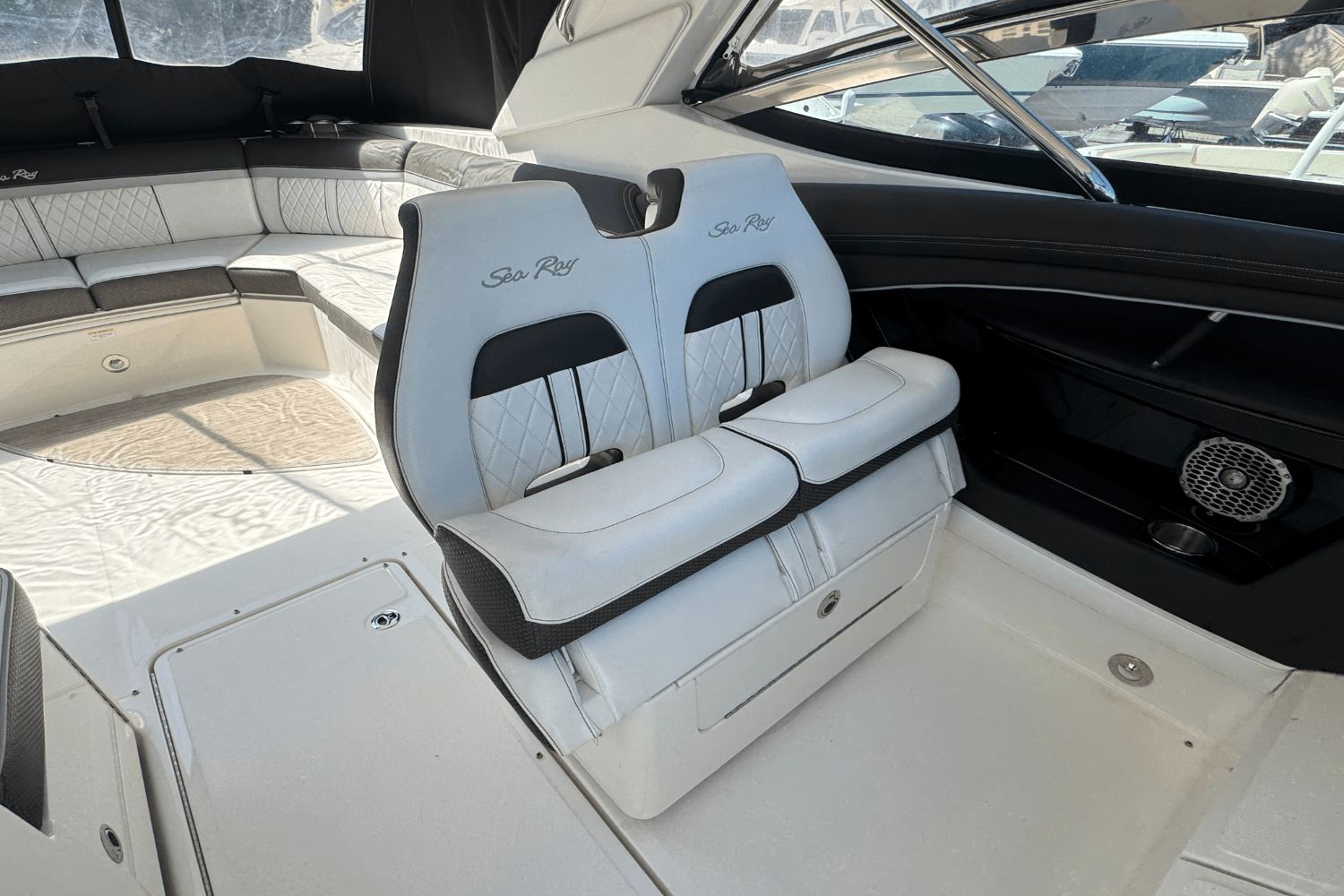 2017 Sea Ray SLX 350 Outboard - 22