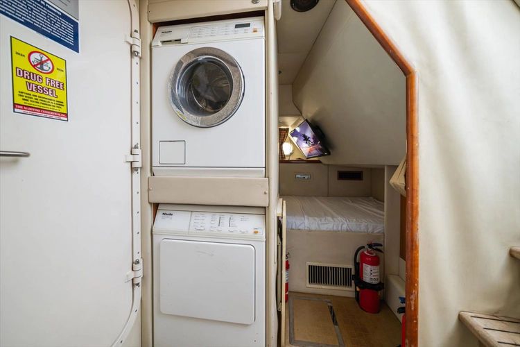 2005 Sunseeker 82 Yacht - Image 59