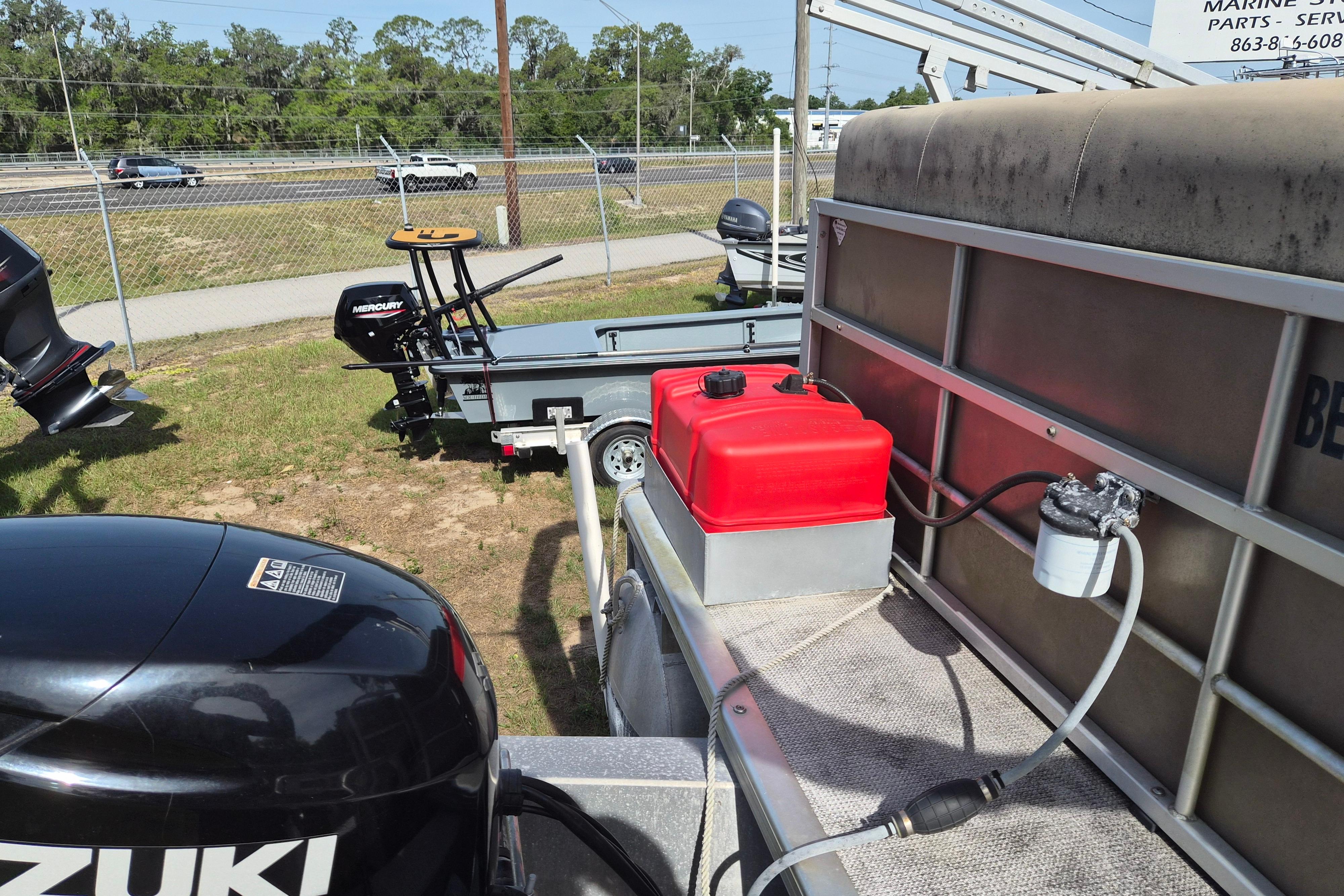2004 Bentley Pontoons 180 CRUISE with Suzuki outboard motor and red fuel tank.