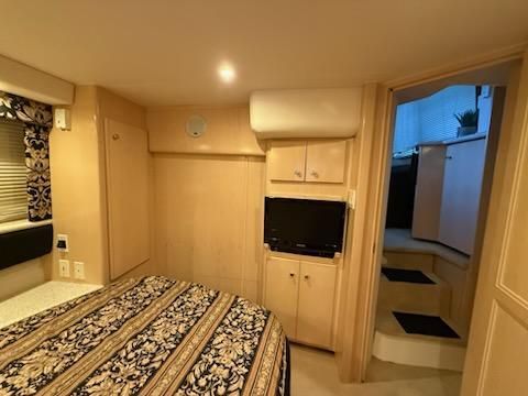 2000 Carver 356 Aft Cabin Motor Yacht - 18