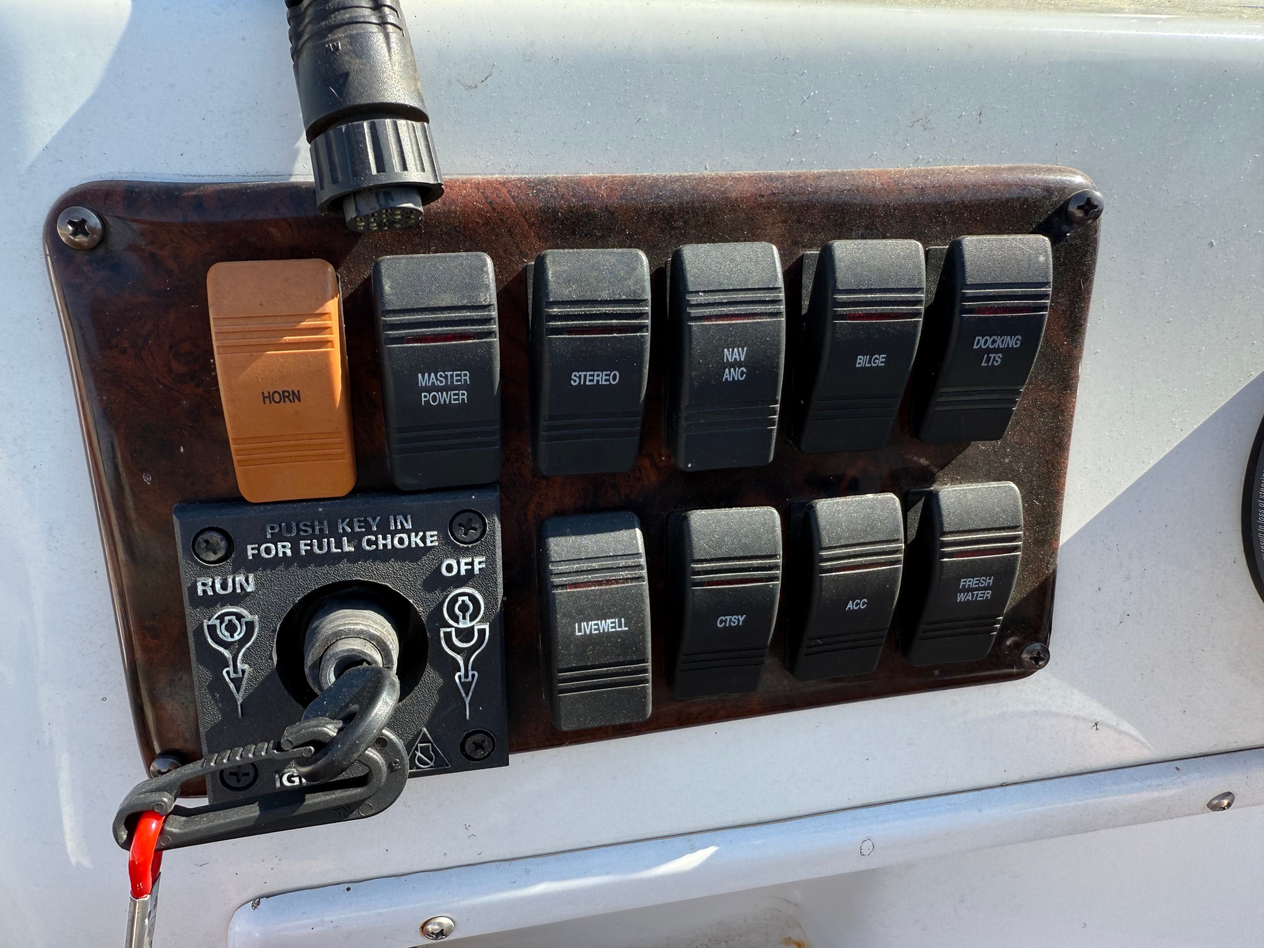 2014 Hurricane Sun deck 232 - 13