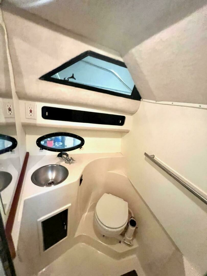 1988 Tiara Sport 310 Sport Cruiser - Image 23