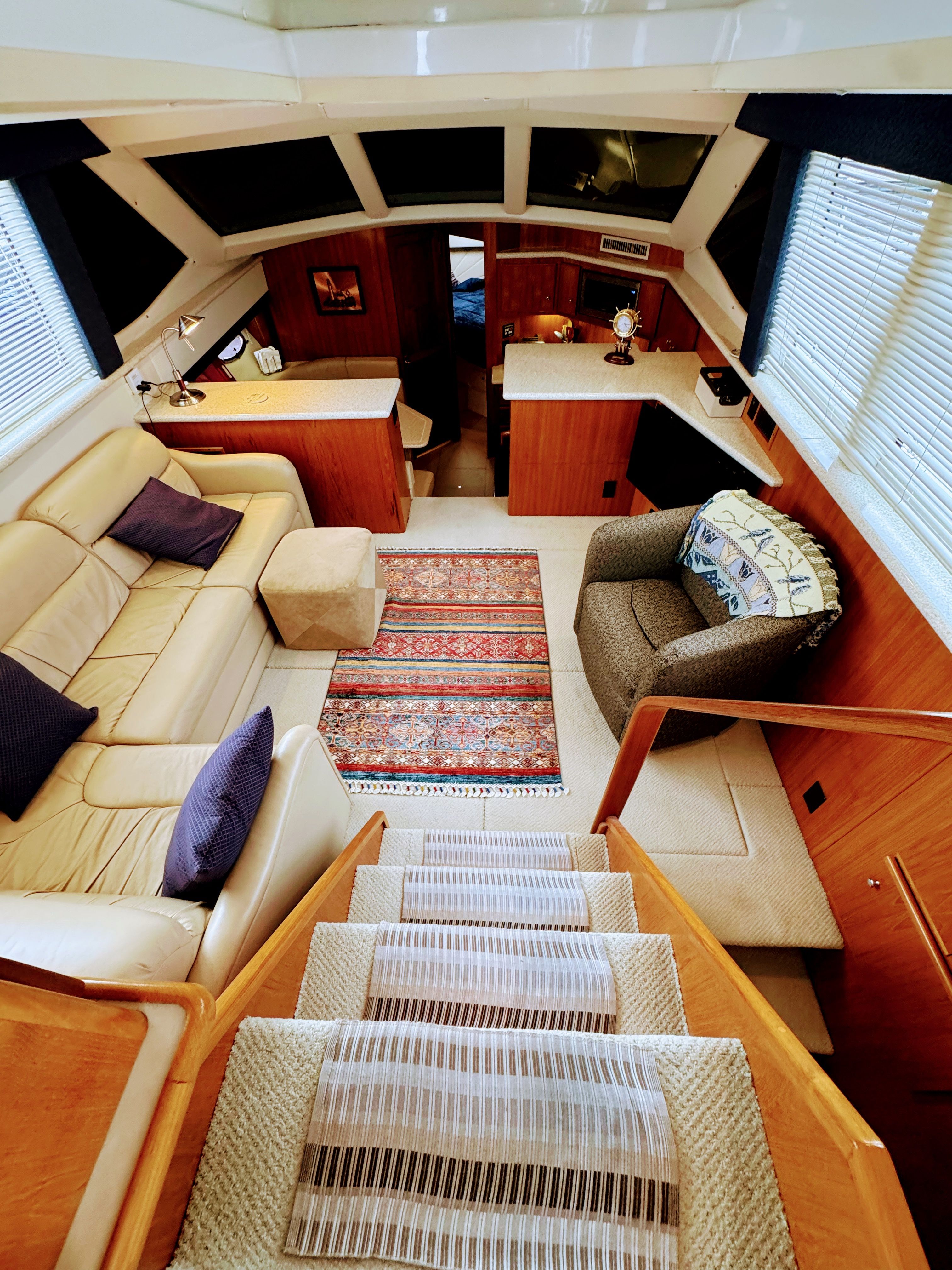 1999 Carver 406 Aft Cabin Motor Yacht - 30