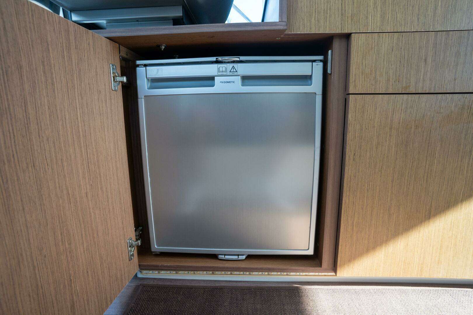 2021 Beneteau Antares 9 - Image 35