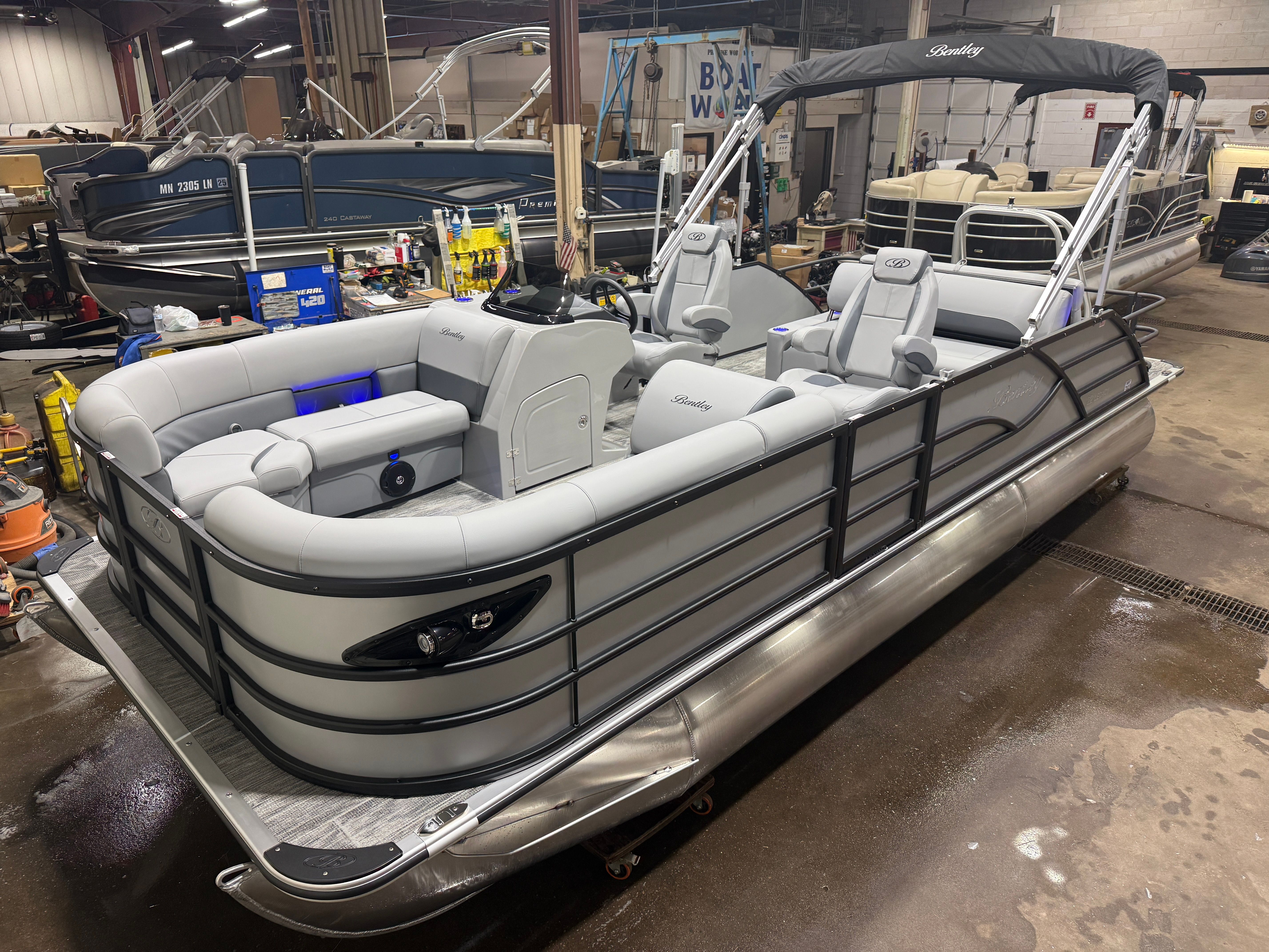 2026 Bentley Pontoons Legacy 220 Swingback & Honda 4-Stroke EFI