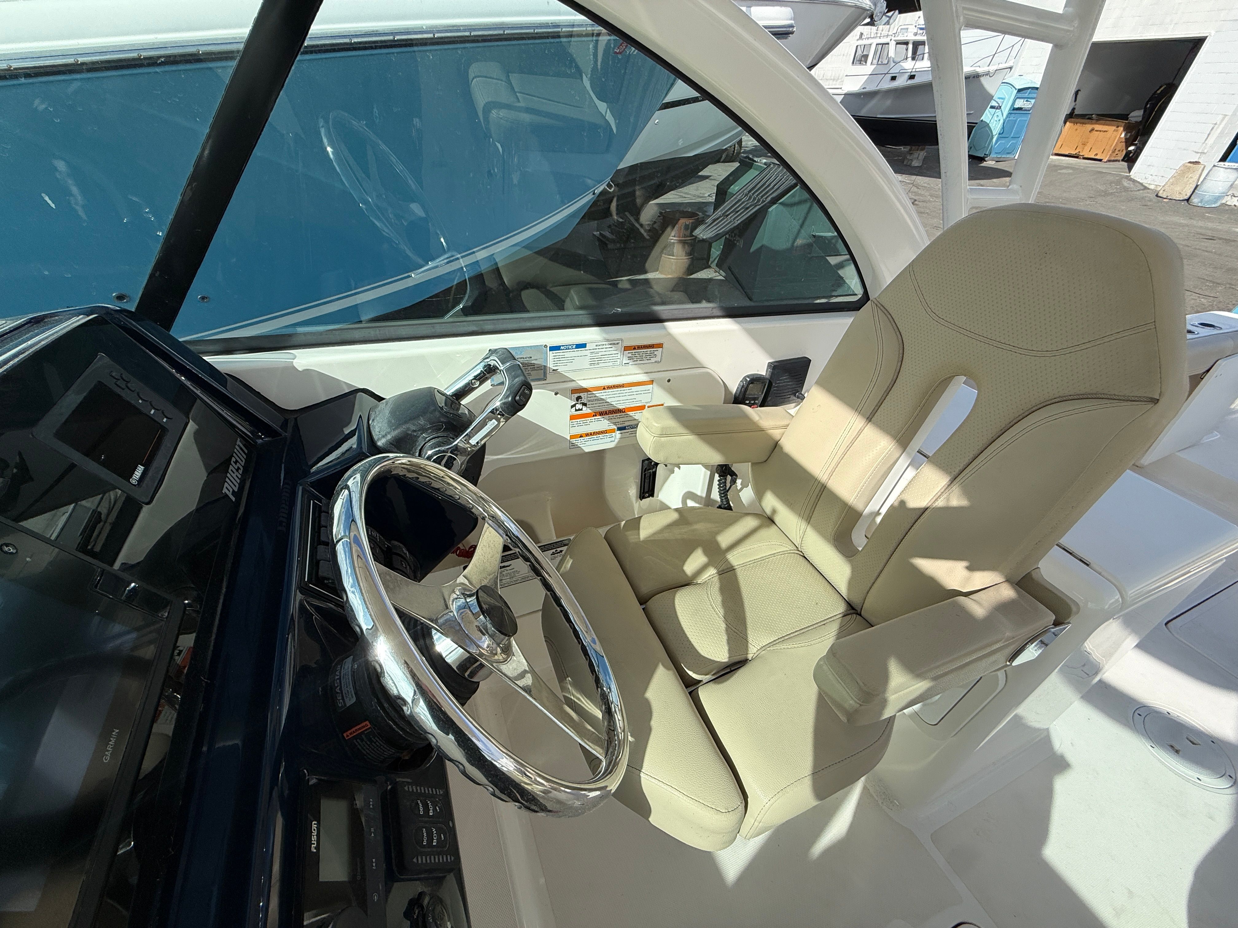2017 Pursuit DC 265 Dual Console - 20