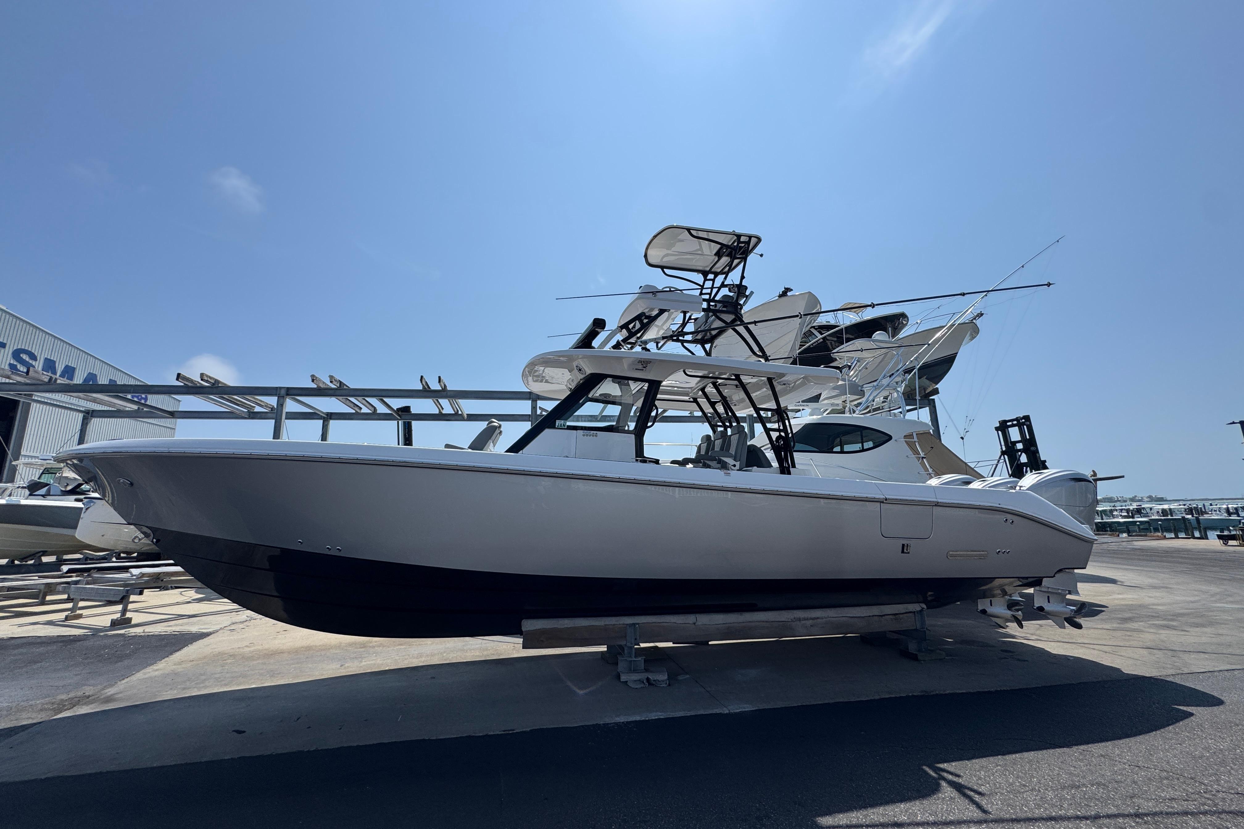 2022 Everglades 395 Center Console