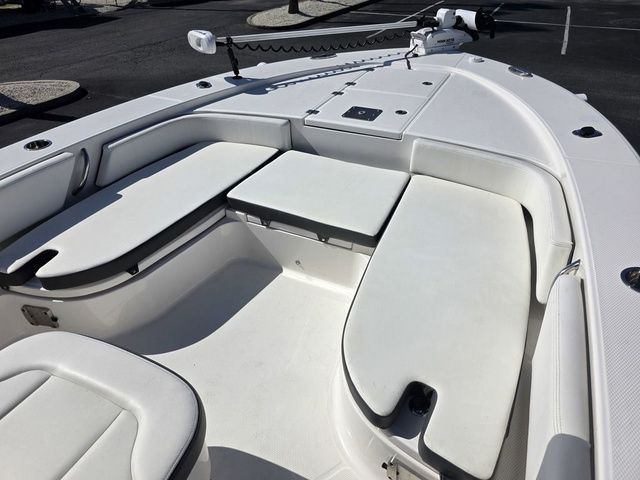 2023 Robalo 246 Cayman - 19