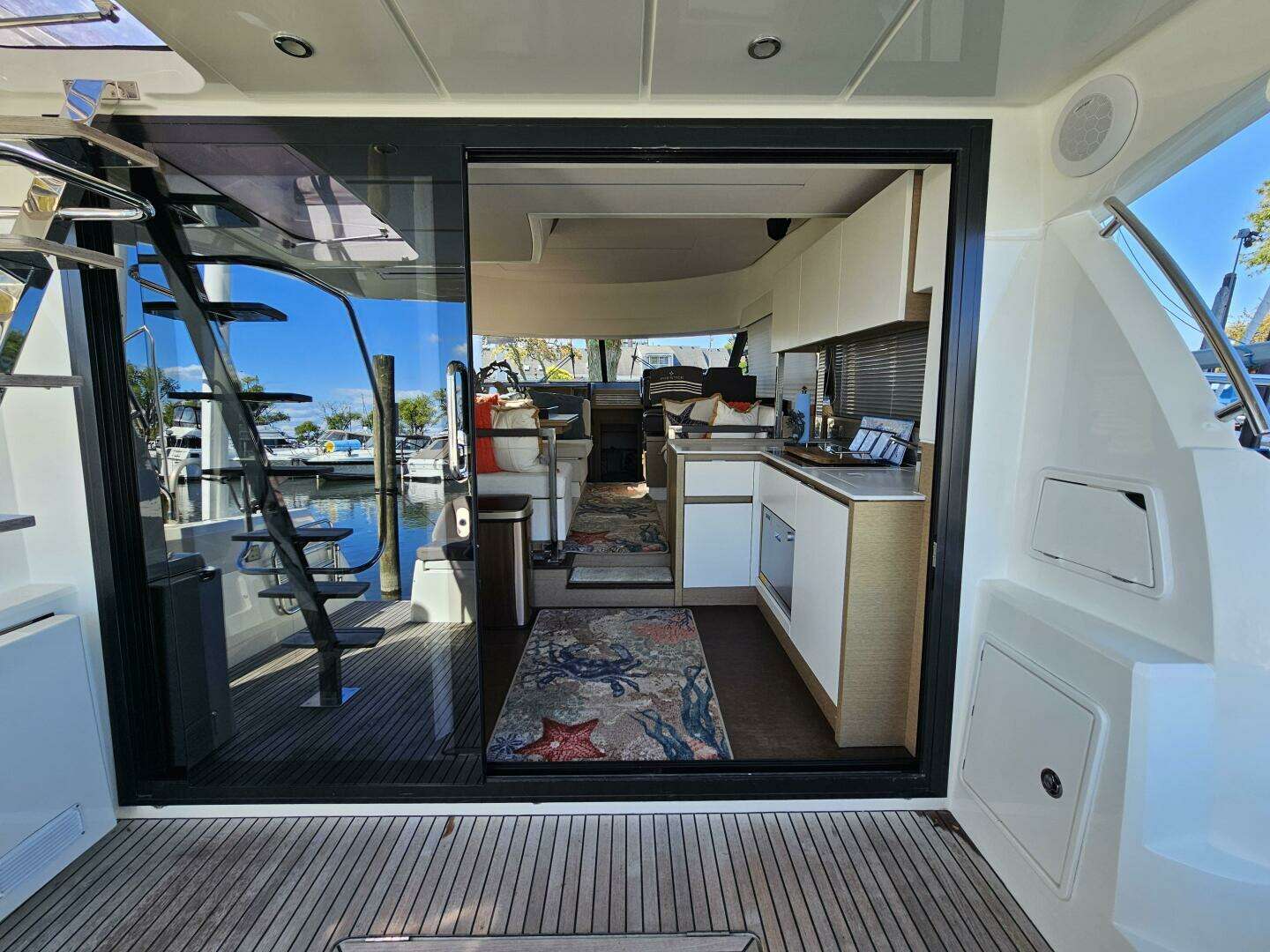 2018 Prestige 460 Fly - Image 5
