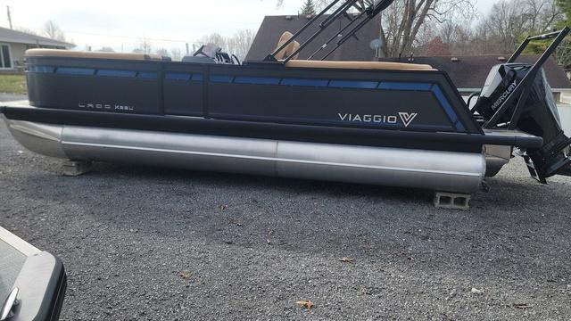 2025 Viaggio LAGO X 22U Tri-Toon (25" Tubes) - 36