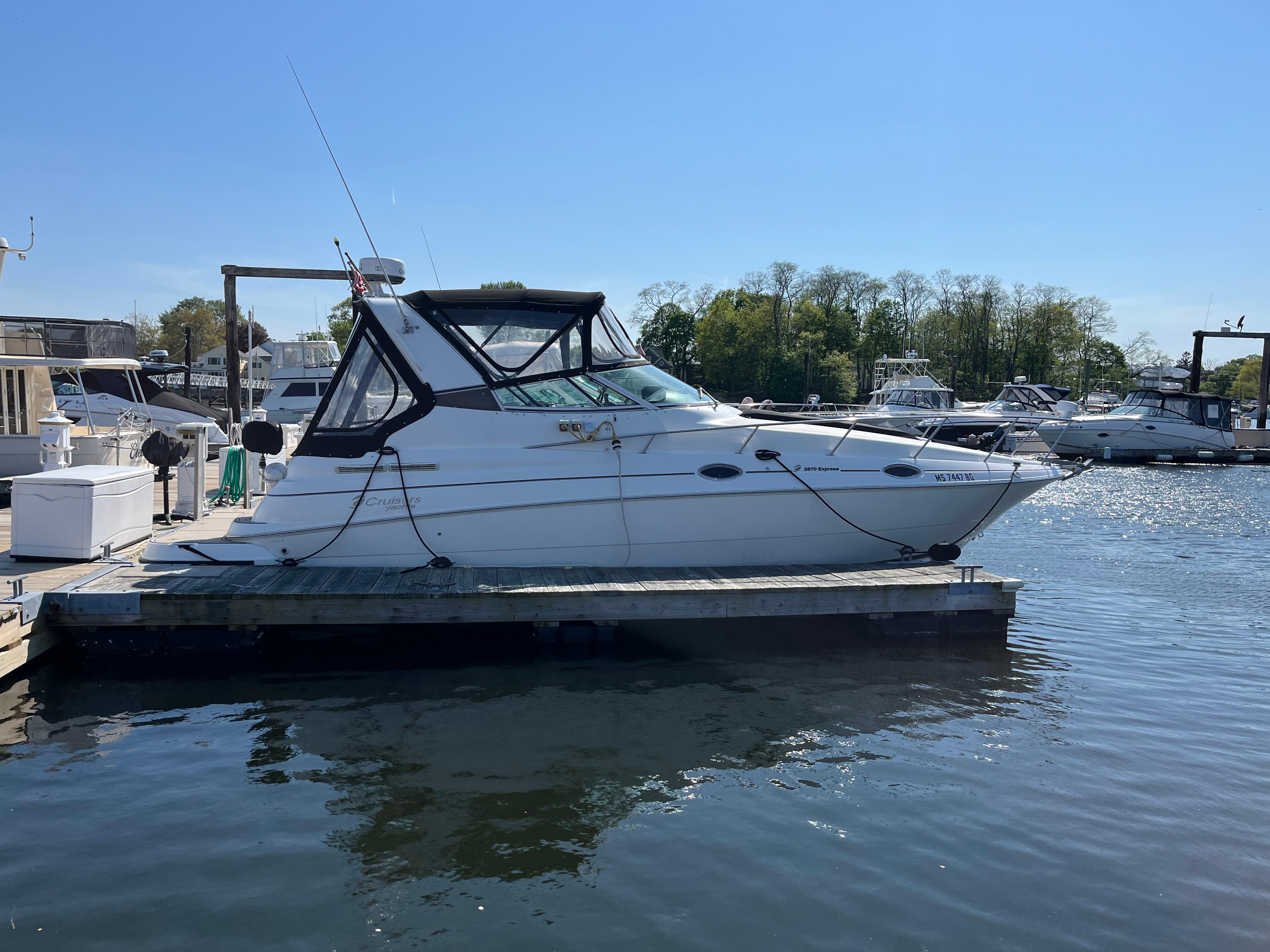 2001 Cruisers Yachts 2870 Express