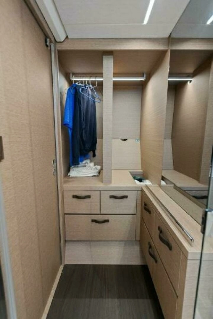 2022 Prestige 590 Flybridge - Image 31