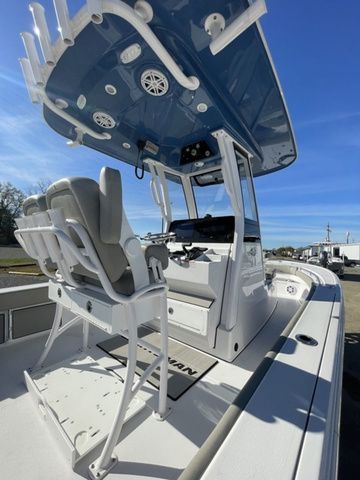 2025 Sportsman Masters 247OE Bay Boat - 11