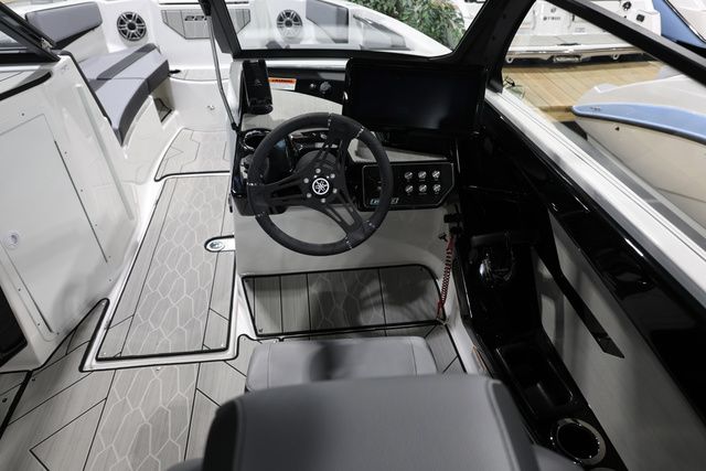 2026 Yamaha Boats 222 XE BOTH COLORS AVAILABLE - 8