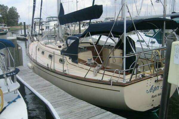 1989 Island Packet 35