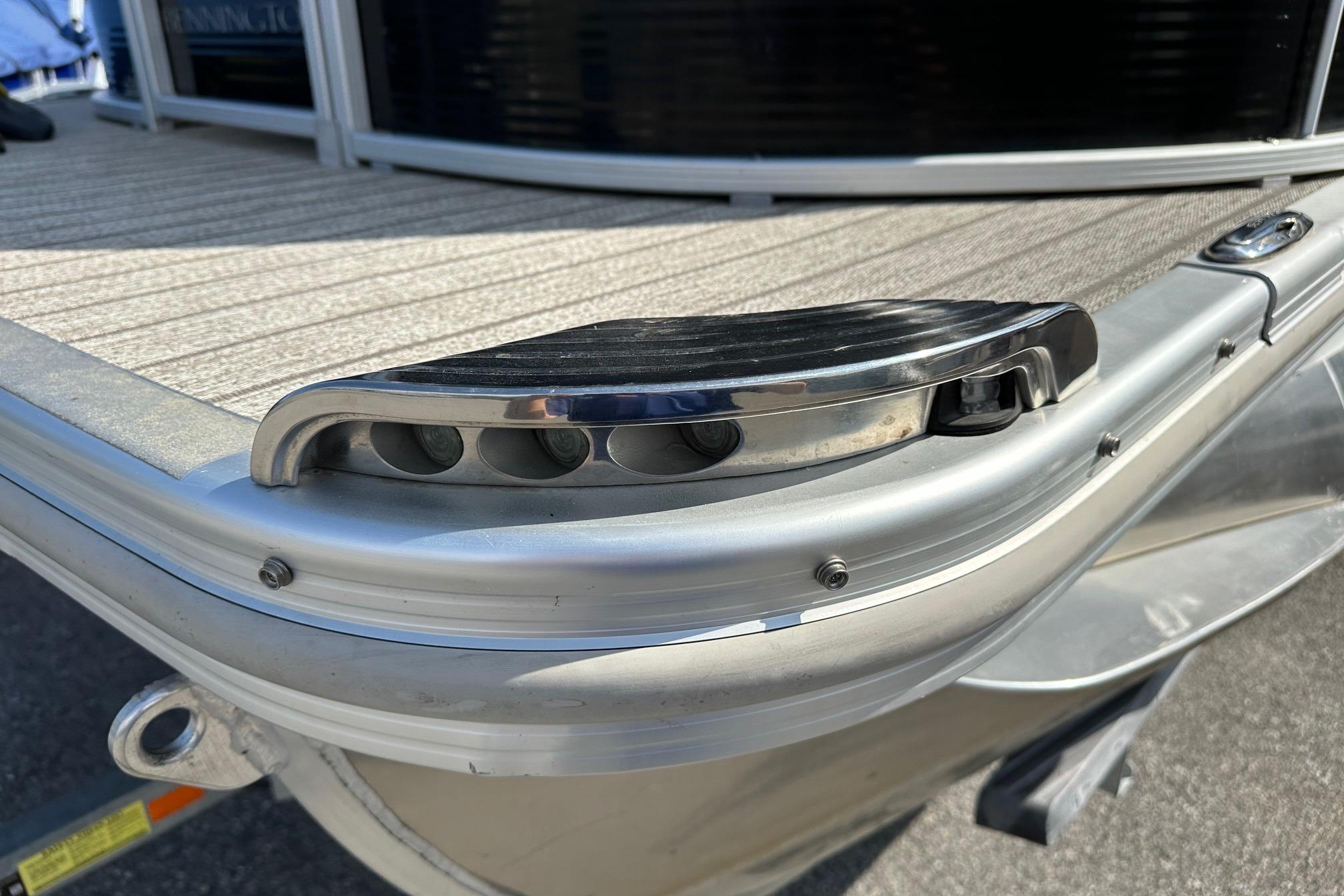 2017 Bennington 22 GPD pontoon boat with stainless steel cleat detail.