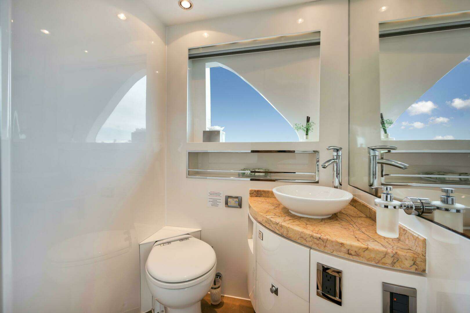 2012 Horizon P110 Tri-Deck - Image 6