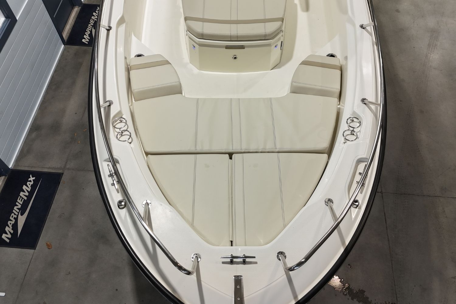 2026 Boston Whaler 250 Dauntless - 20