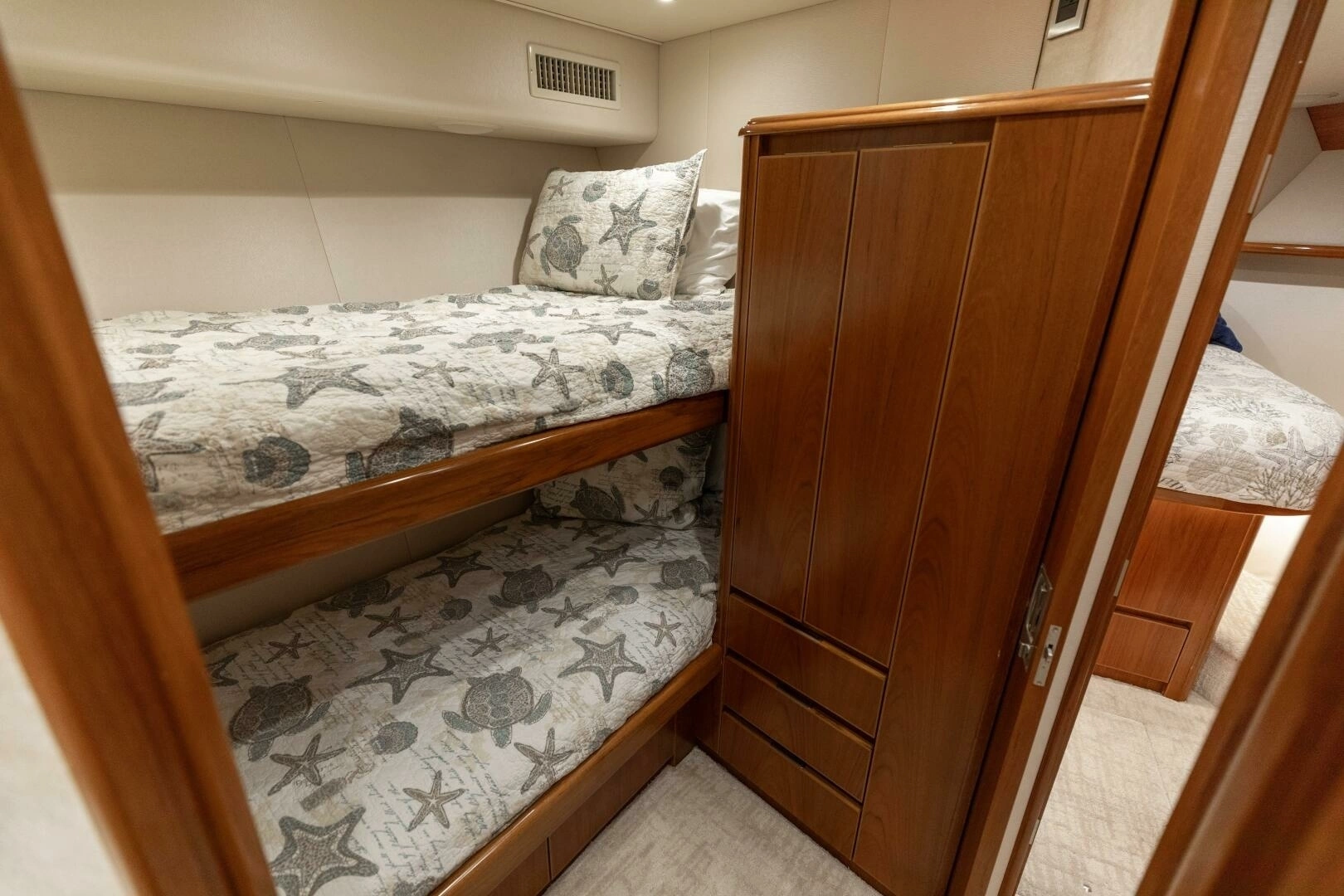 2015 Viking 70 Convertible - Image 24