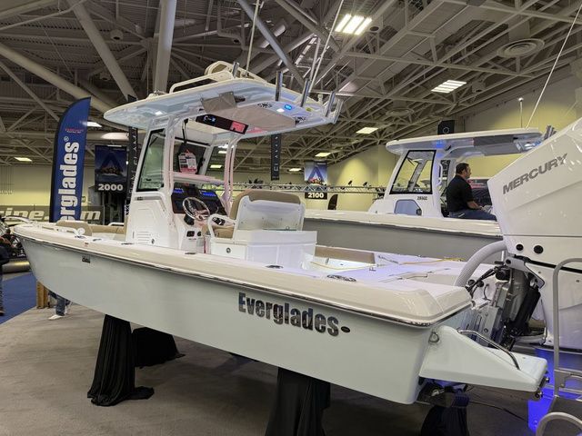 2026 Everglades 253 Center Console - 4