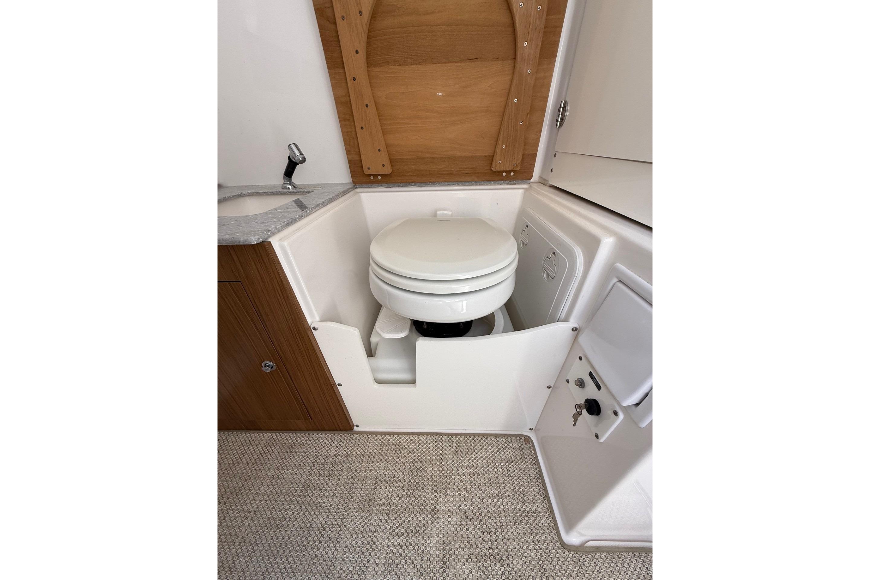 2021 Everglades 365 Center Console