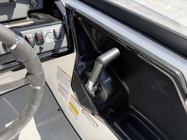 2026 Yamaha Boats AR195 - 23