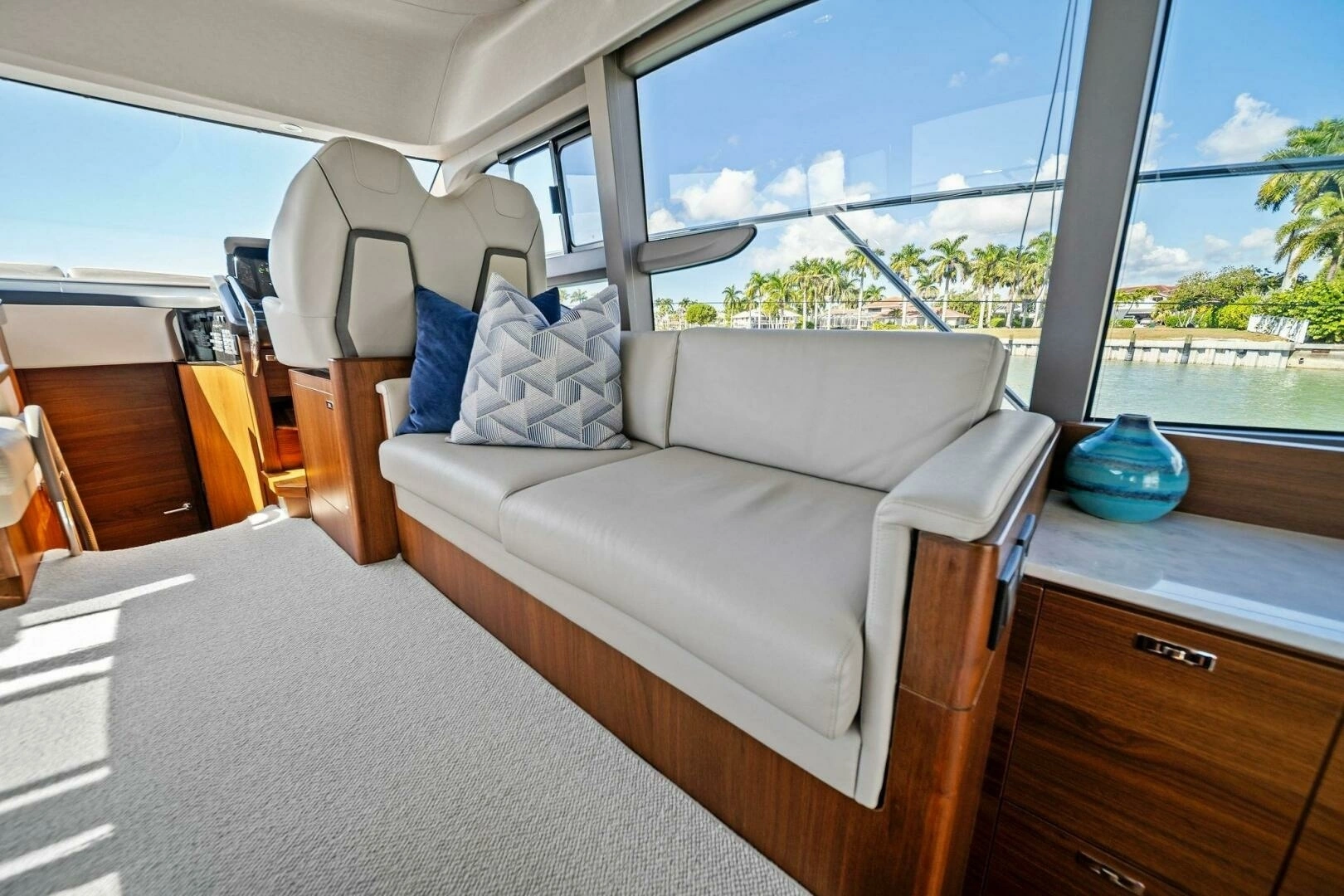 2023 Princess F50 - Image 18