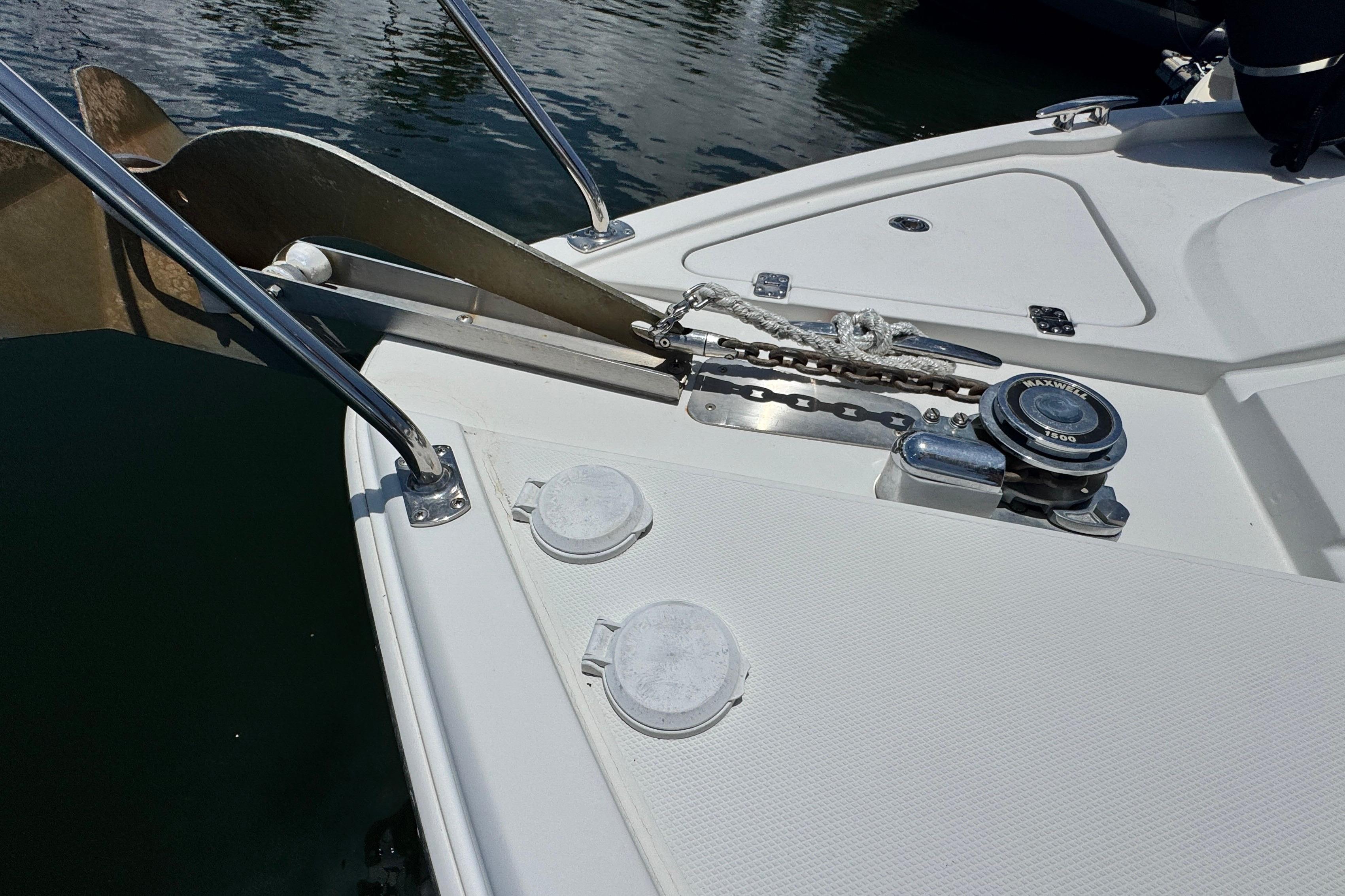 2007 Carver 47 Motor Yacht Anchor and Winch System