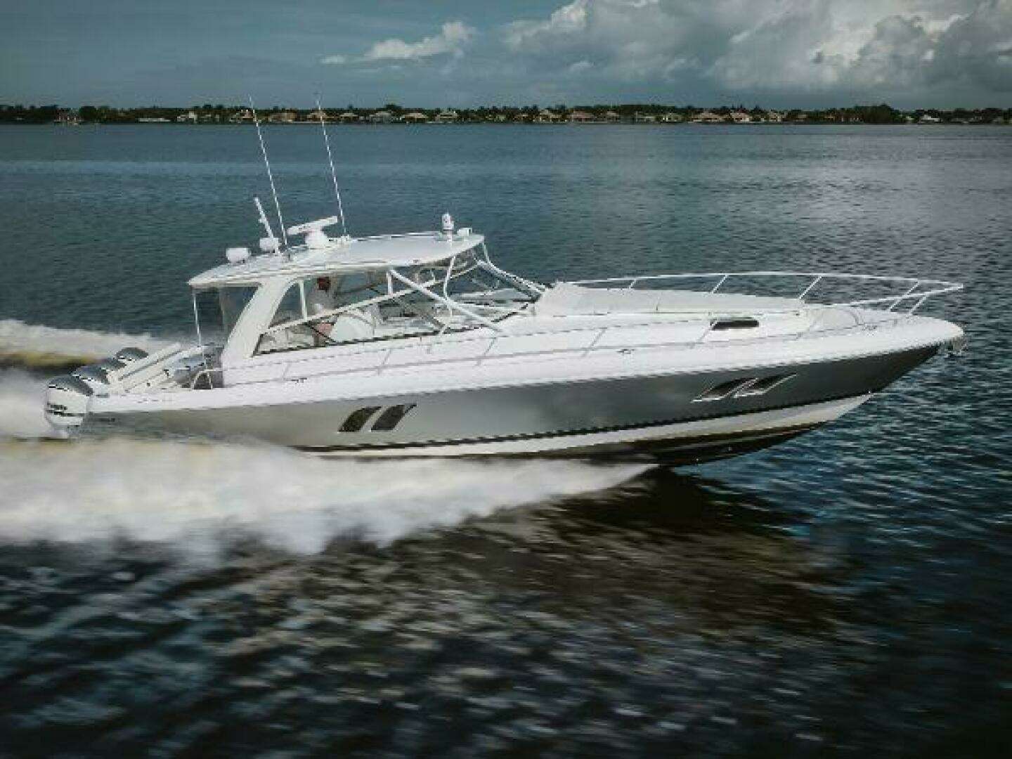 2018 Intrepid 475 Sport Yacht - Image 10