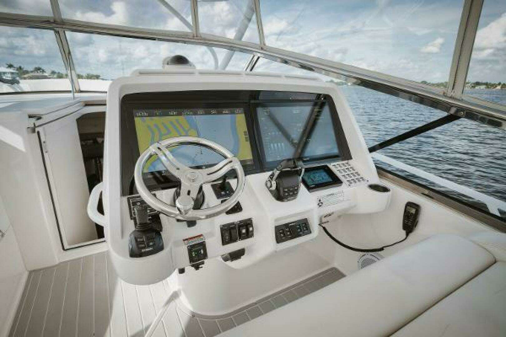 2018 Intrepid 475 Sport Yacht - Image 35