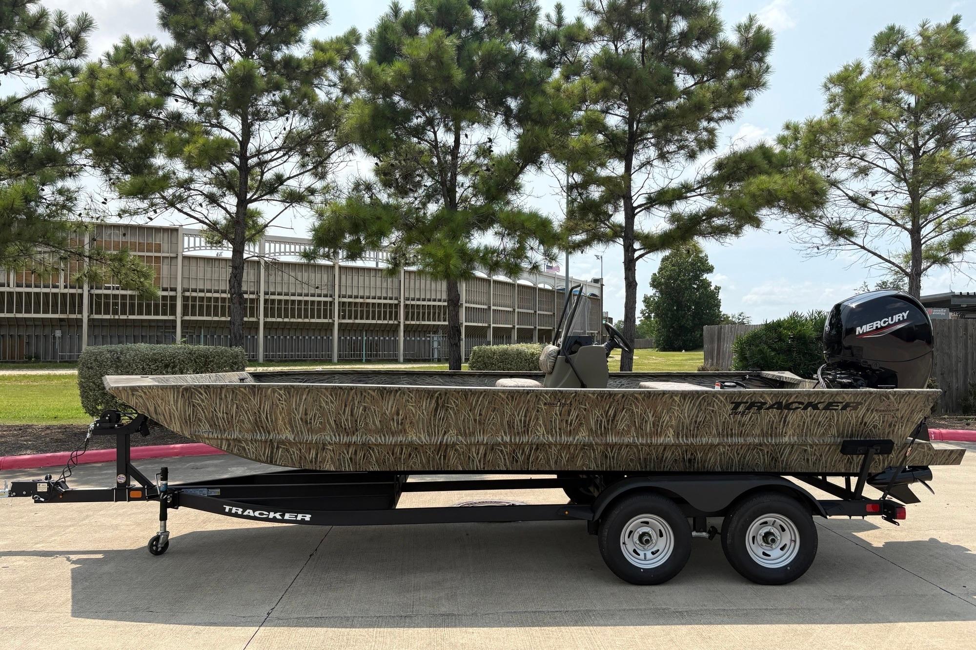 2026 Tracker Grizzly 2072 CC