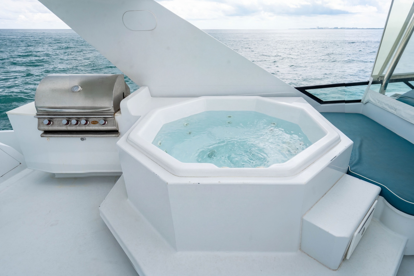 2006 Broward Raised Pilothouse - Image 31
