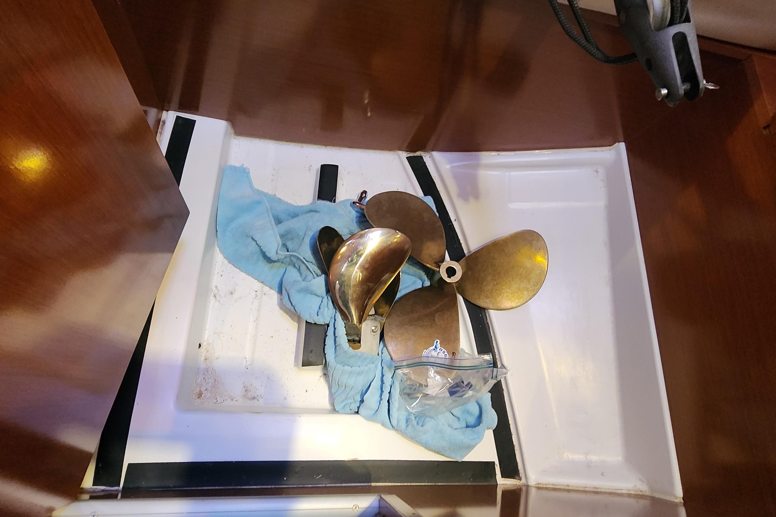 Propeller on a Beneteau 40 yacht, 2012 model, resting on a blue cloth.