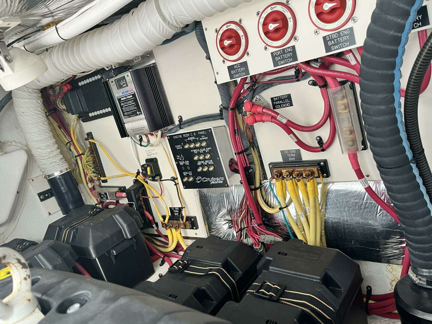 2008 Cruisers Yachts 390 Sport Coupe - Image 44