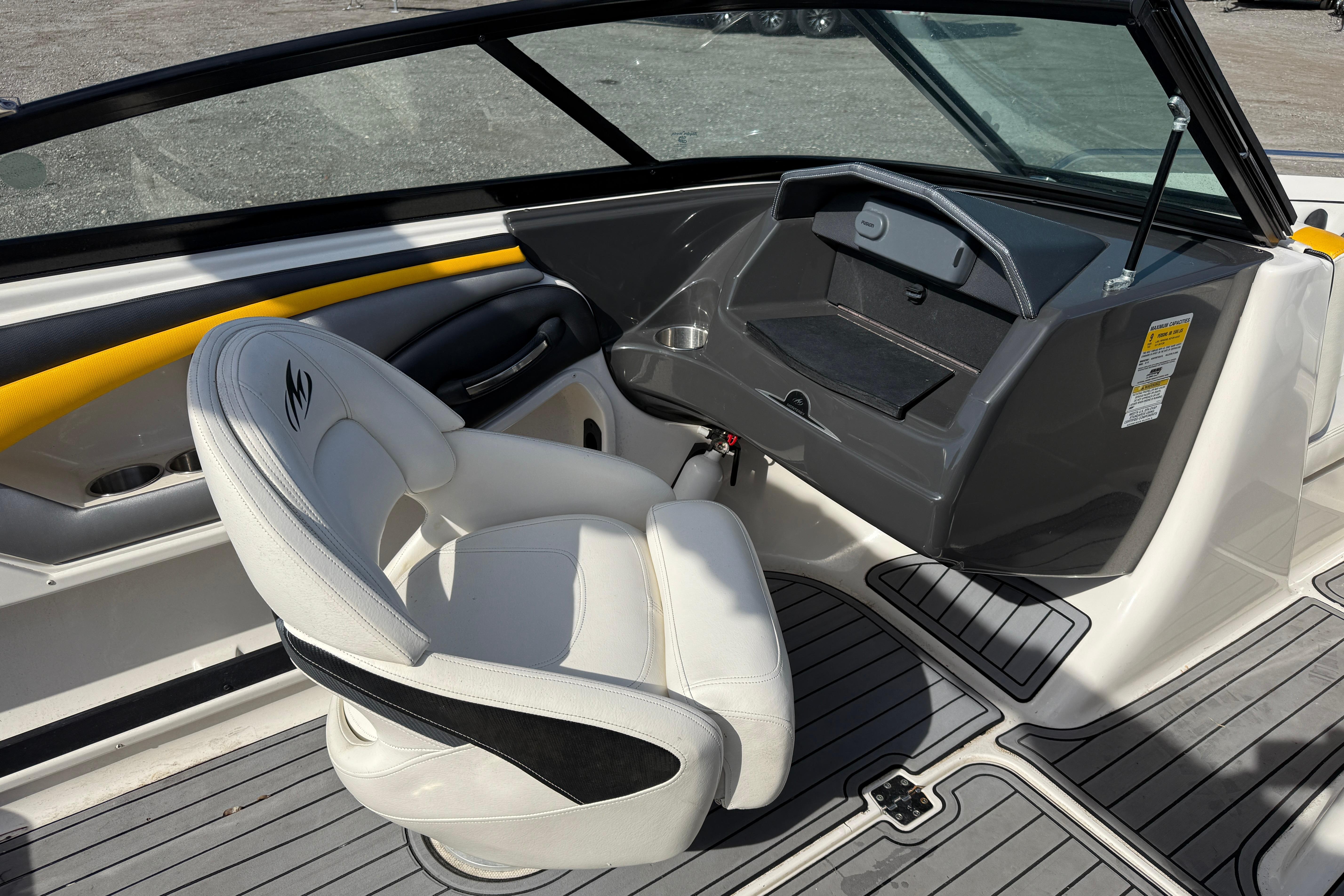 2014 Monterey 197 Blackfin boat interior with white captain's chair and dashboard.