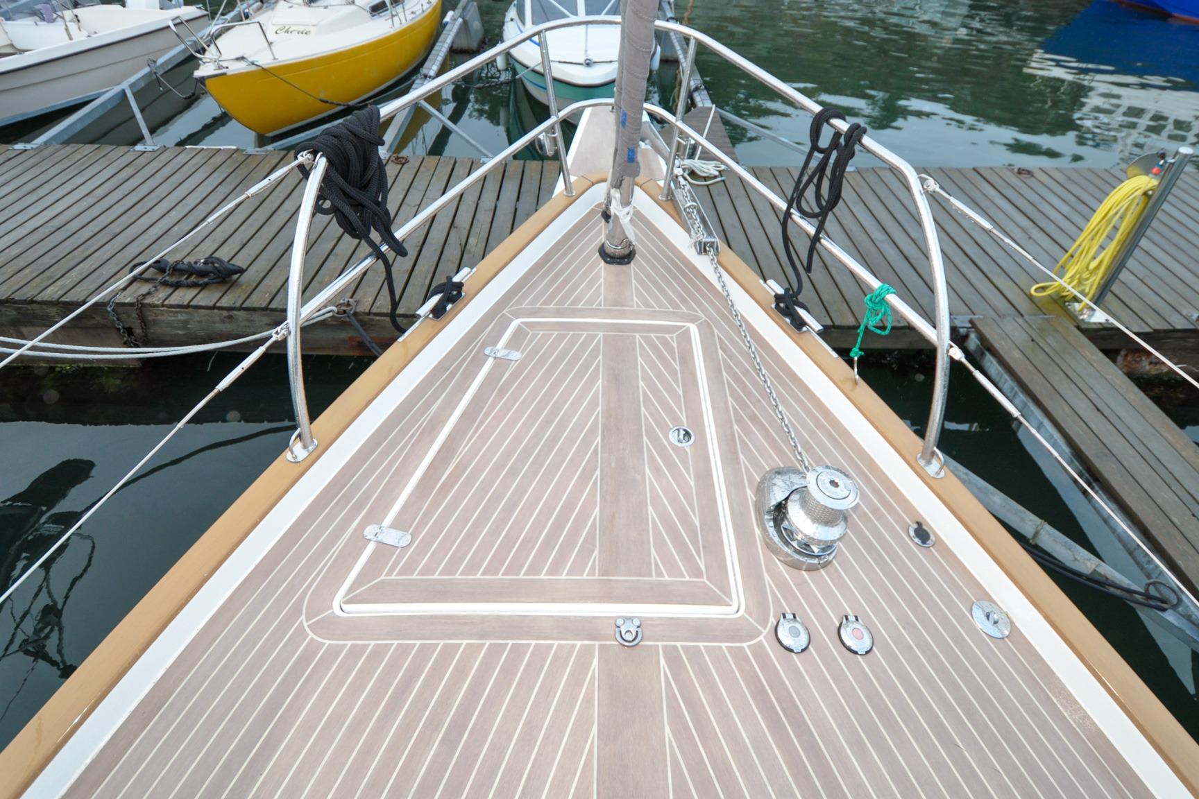 Bow of a 2023 Heyman 42PPH yacht docked at a marina.
