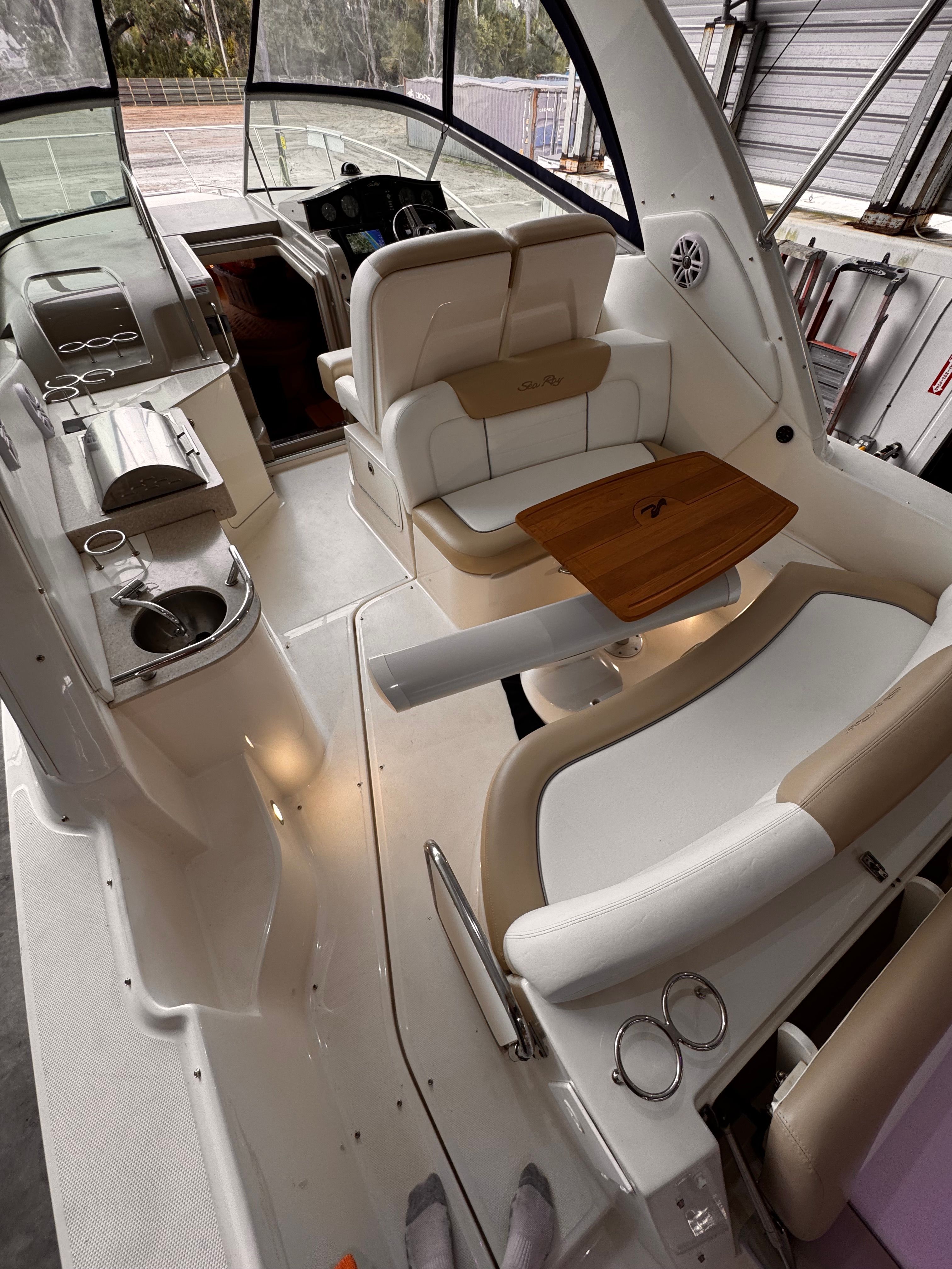 2008 Sea Ray Sundancer 310 - 10