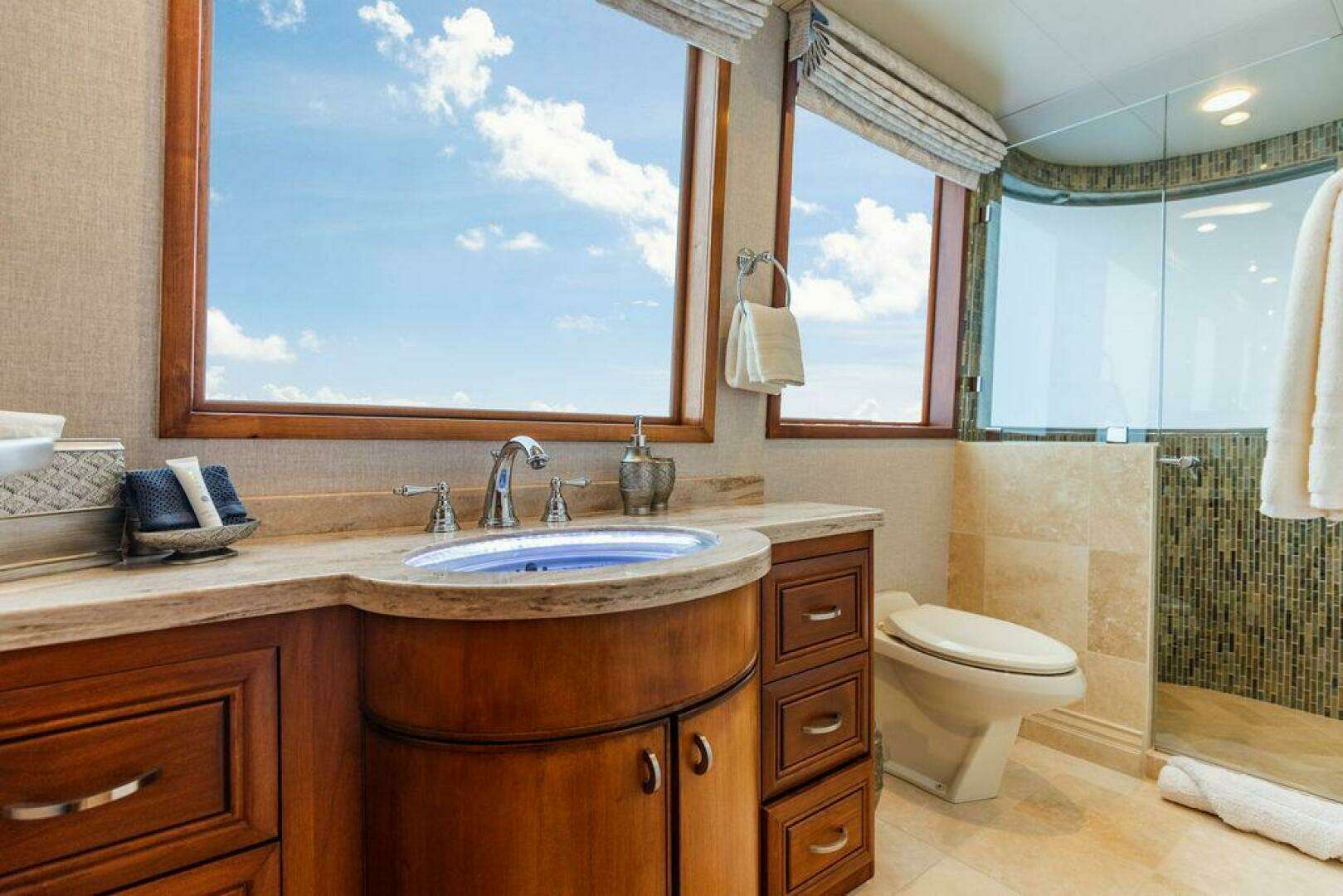 2009 Crystal Yachts Enclosed Pilothouse - Image 24