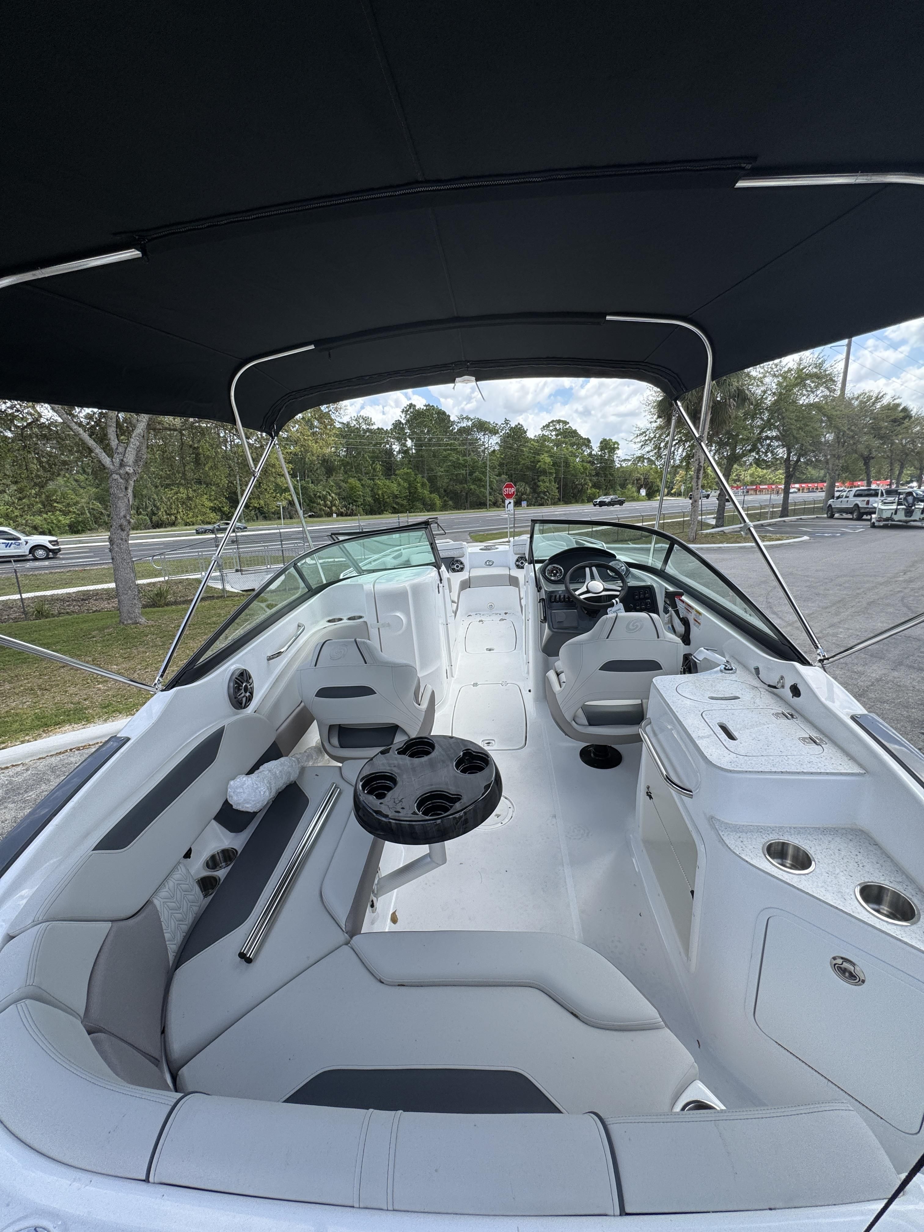2026 Hurricane SunDeck 2400 OB - 29