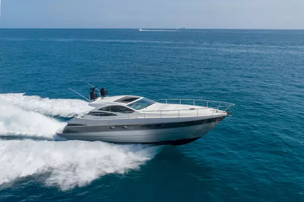 2004 Pershing Express