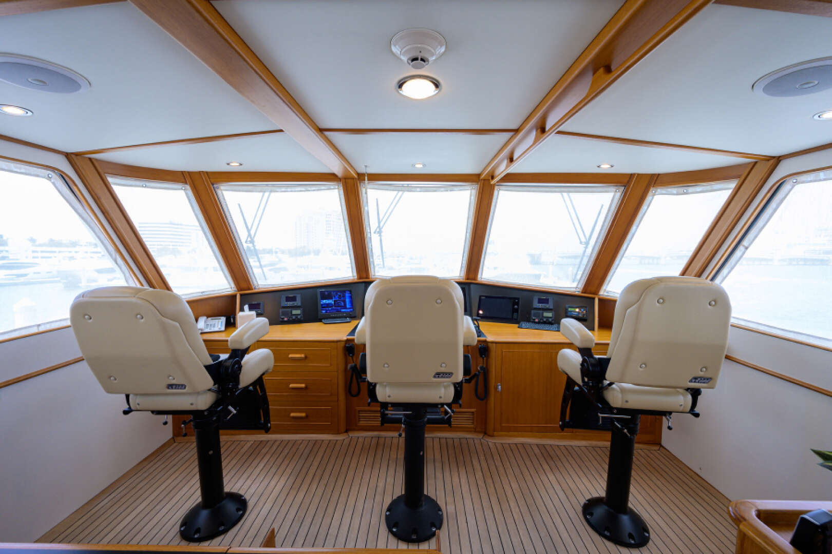2003 New England Boatworks Enclosed Raised Pilothouse - Image 35
