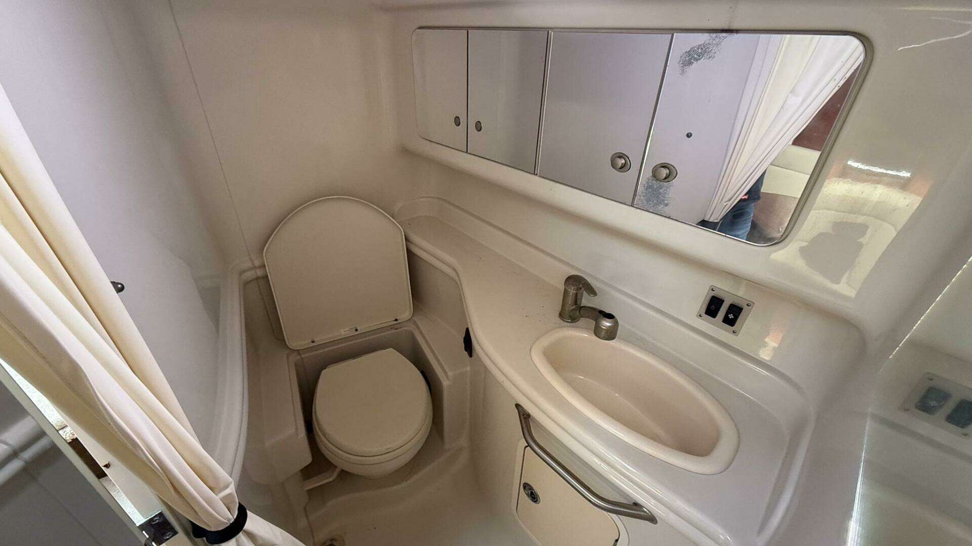 2008 Sea Ray 340 Sundancer - Image 20