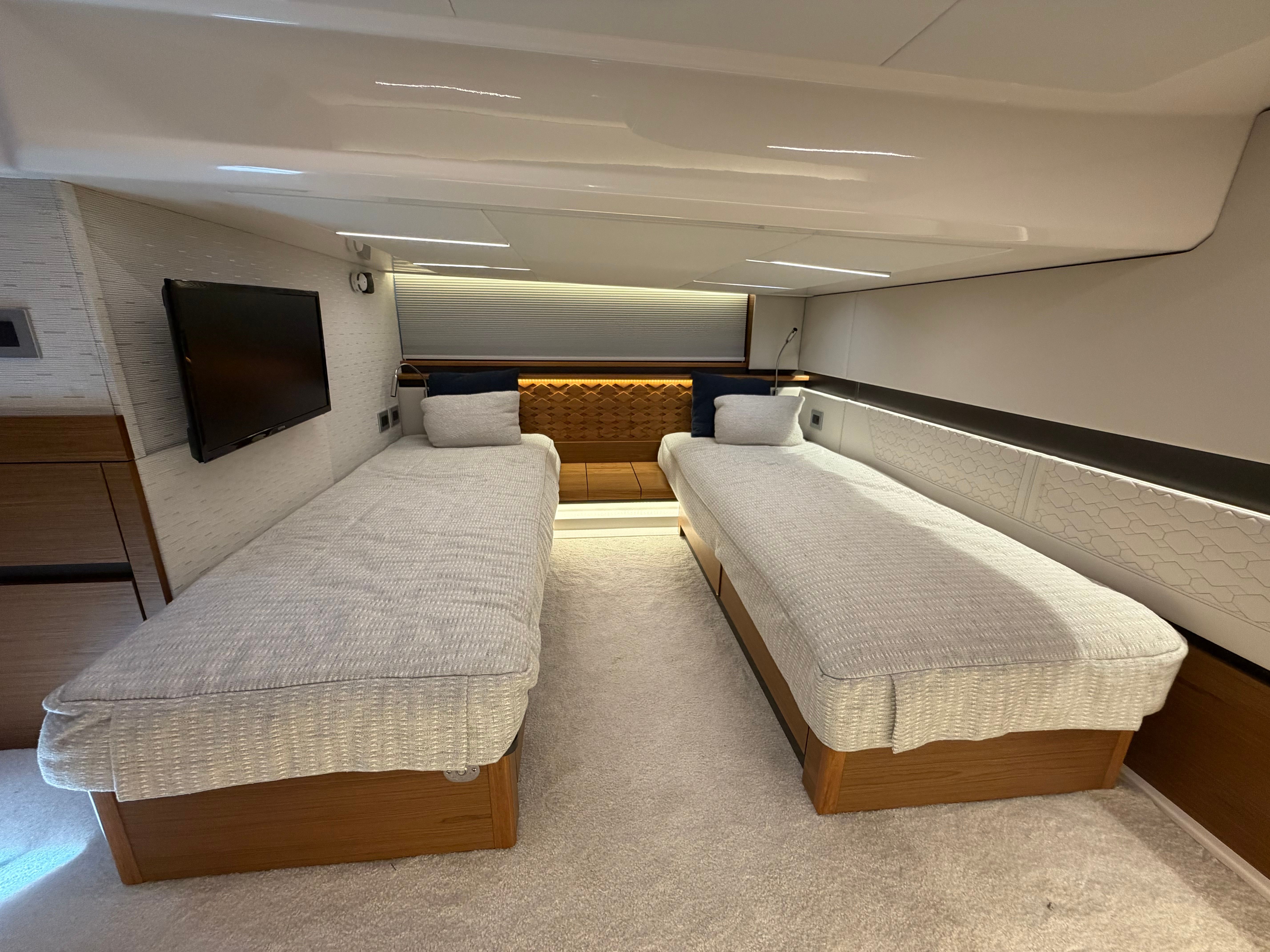2024 TIARA YACHTS 48 LE - Image 22