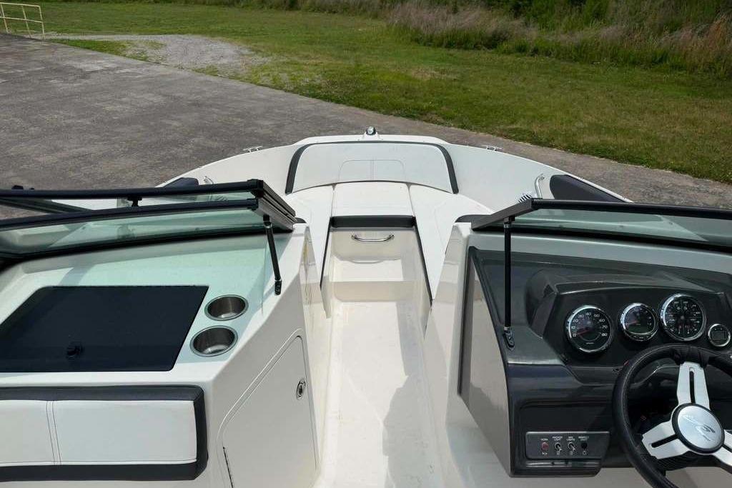 2016 Sea Ray 21 SPX boat interior with dashboard and seating area.