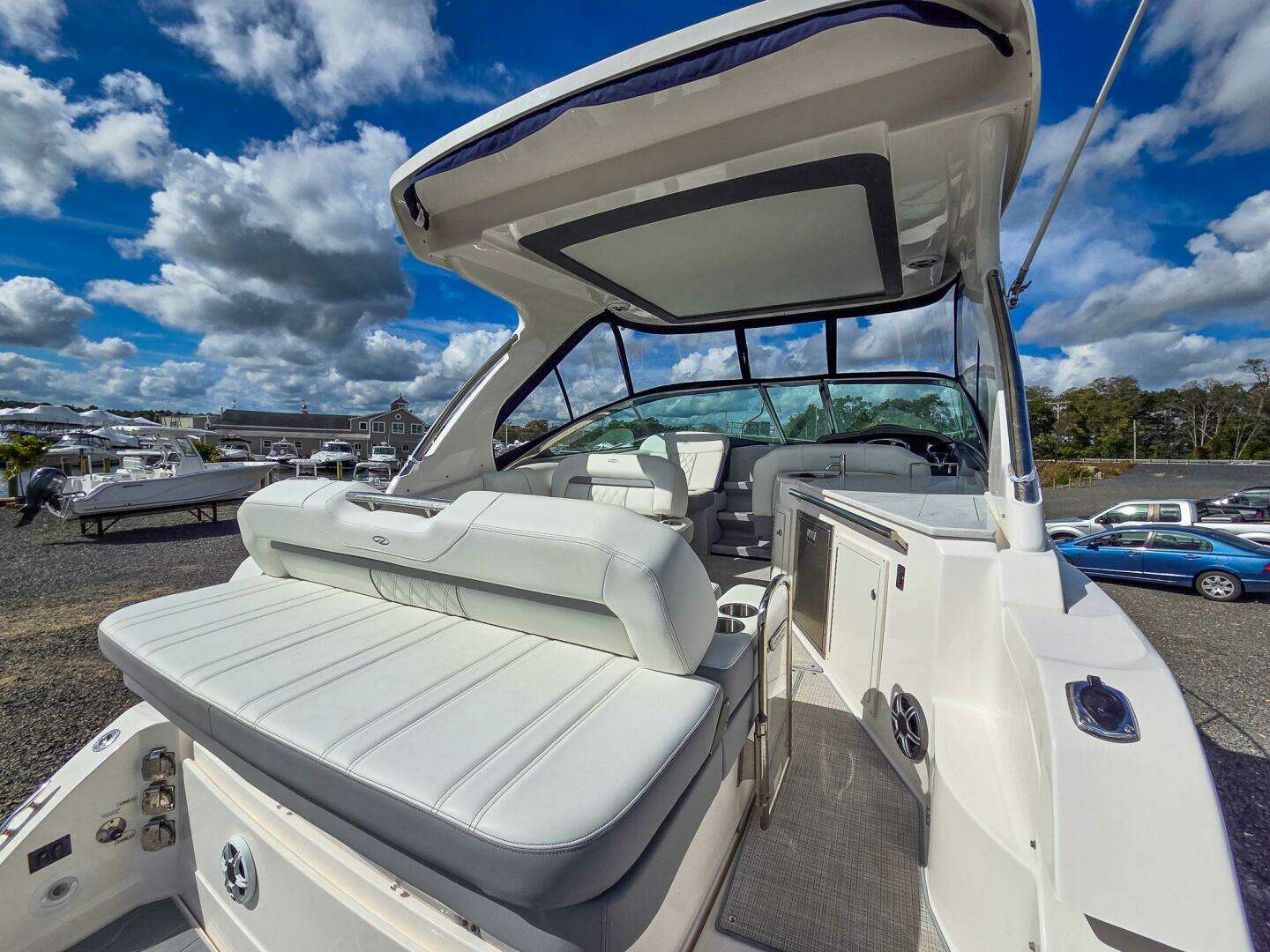 2026 Regal 33 XO - Image 13