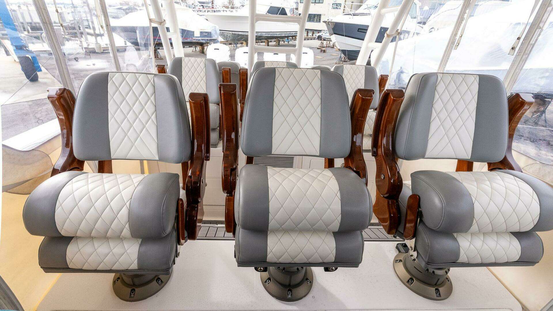 2023 Everglades 455 Center Console - Image 23