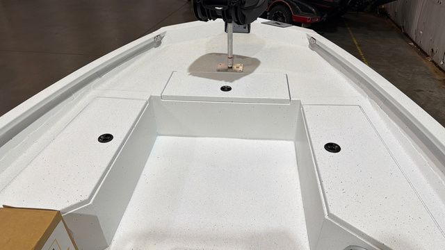 2026 Xpress H22 Bay W/ Yamaha 200 "SHO" - 14
