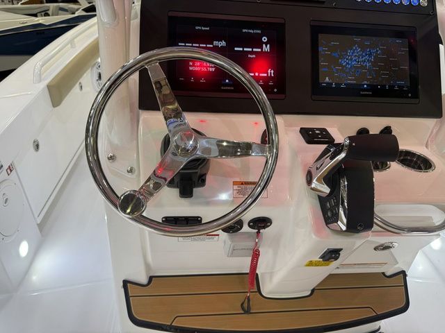 2026 Everglades 253 Center Console - 19