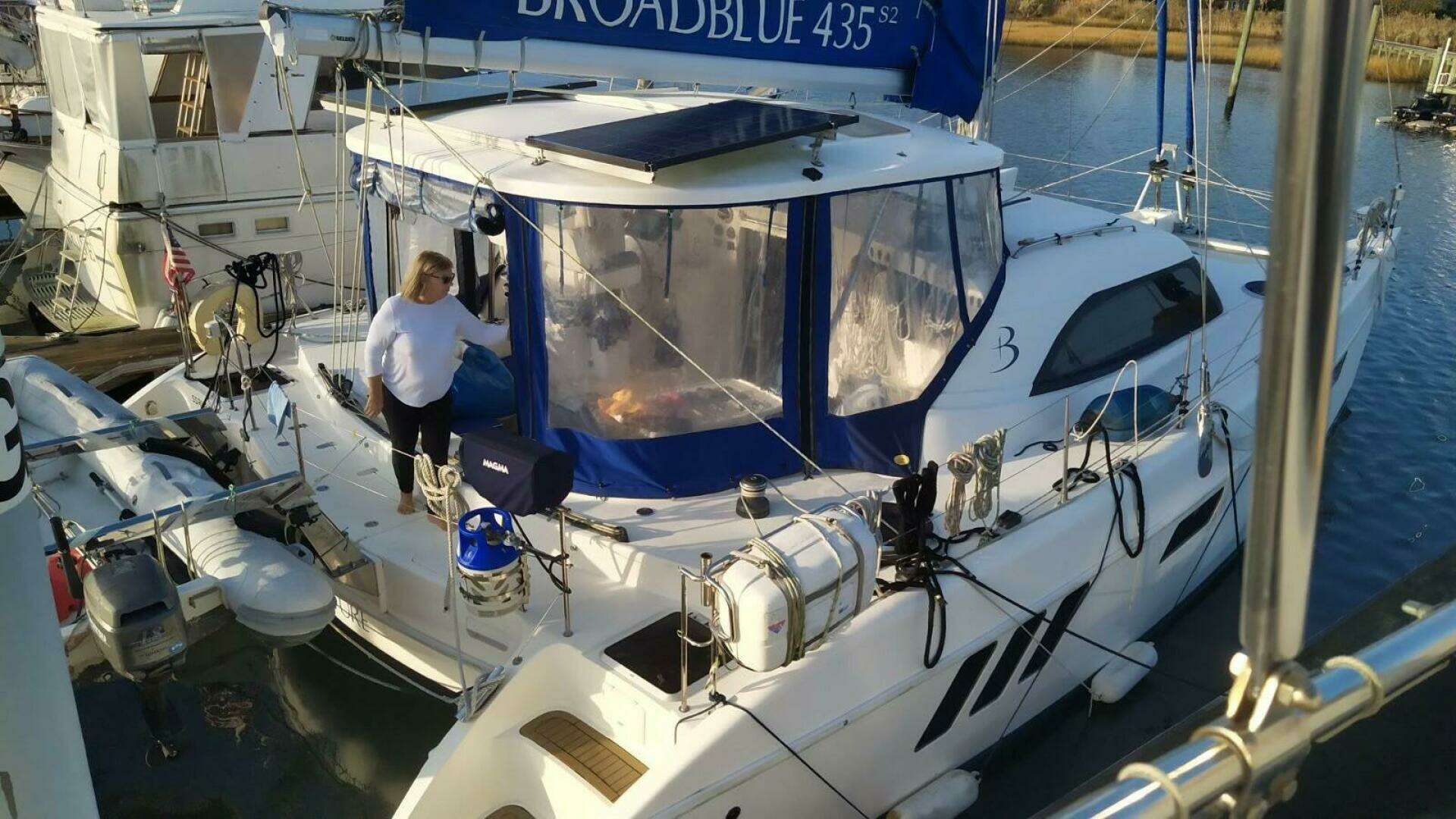 2010 Broadblue 435 - Image 2
