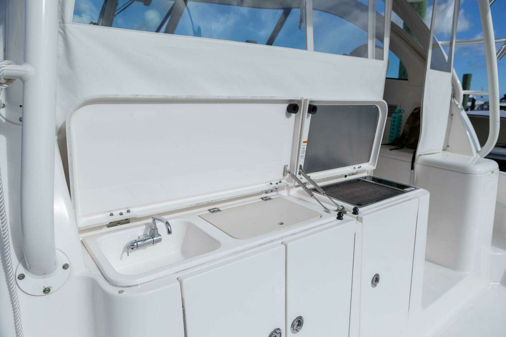 2018 Pursuit OS 385 - Image 20